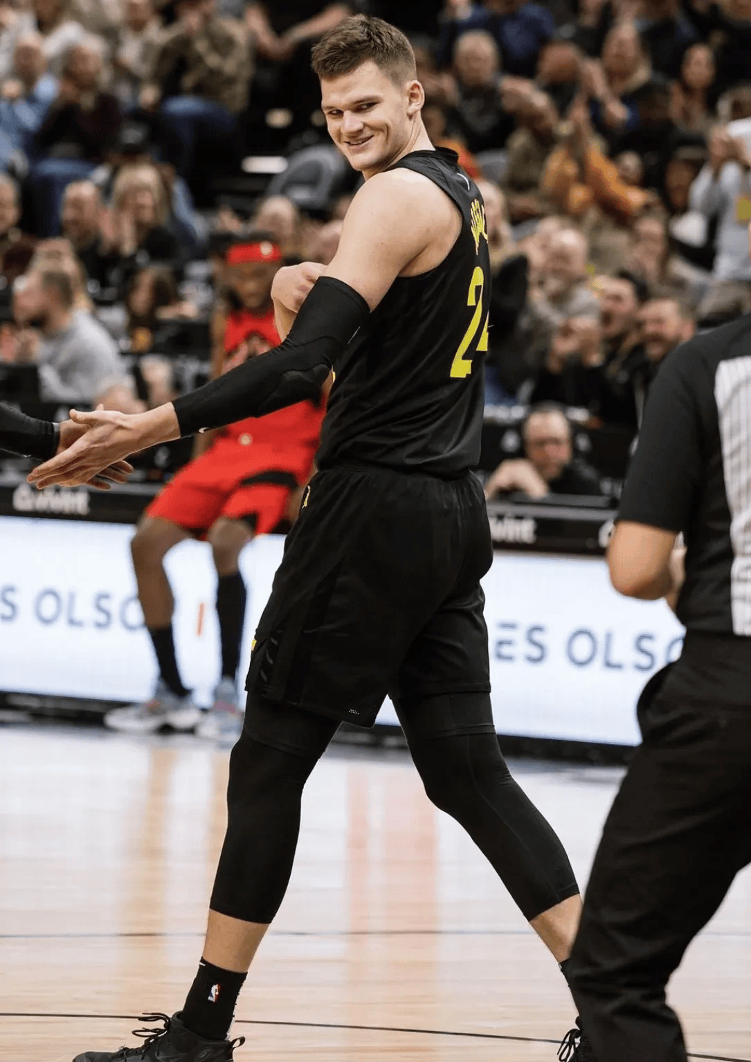 中欧体育下载 -洛杉矶湖人清晨再遭质疑，志在CBA常规赛名次提升，球迷炸锅，更衣室氛围转暖的简单介绍